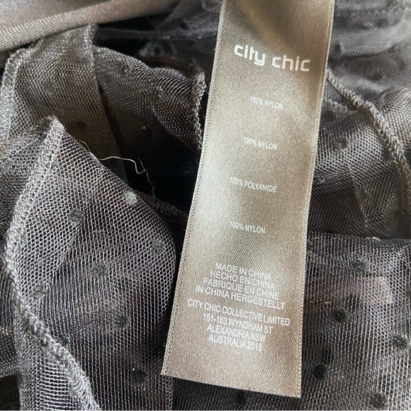 City Chic Spotty Time top in black, short frilled sleeves, dobby spot top Size22 - Picture 13 of 14